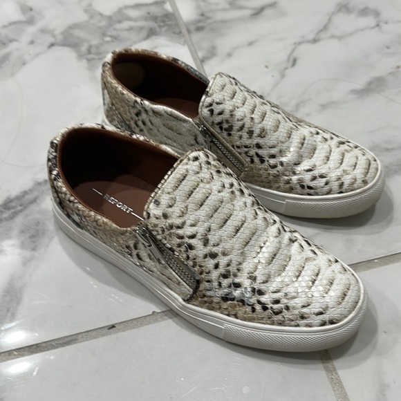 Report Shoes - Report Snake Print shoes 6.5